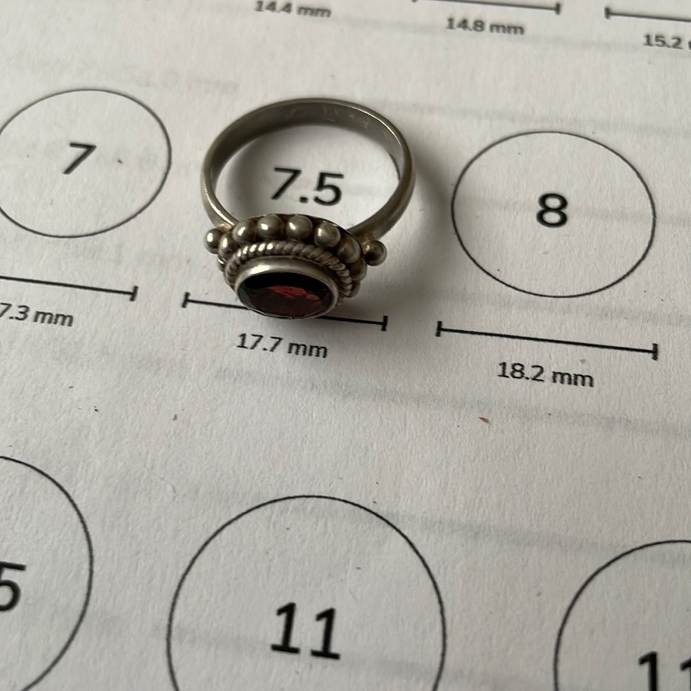 Sterling NEW silver garnet ring SZ 7.5 Stamped 925.  Absolutely gorgeous - Picture 10 of 11